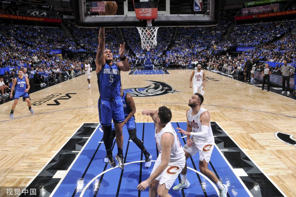 中超：山东泰山队客场4-3逆转战胜梅州客家队.